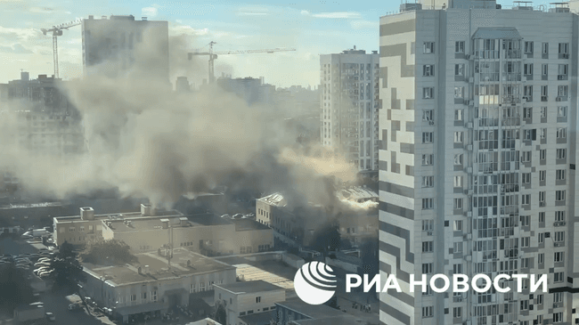 Площадь пожара в здании на юге Москвы составила 300 квадратов