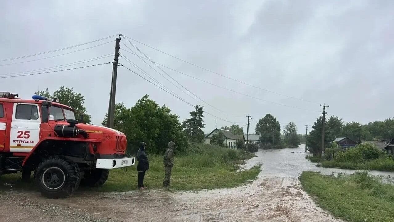 В Бугуруслане из-за аномальных ливней затопило водозаборную станцию