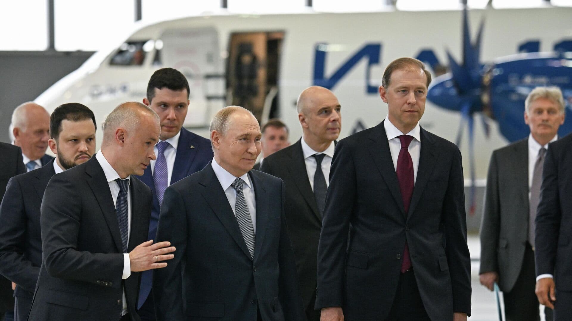 Россия смогла полностью импортозаместить авиационную технику, заявил Путин