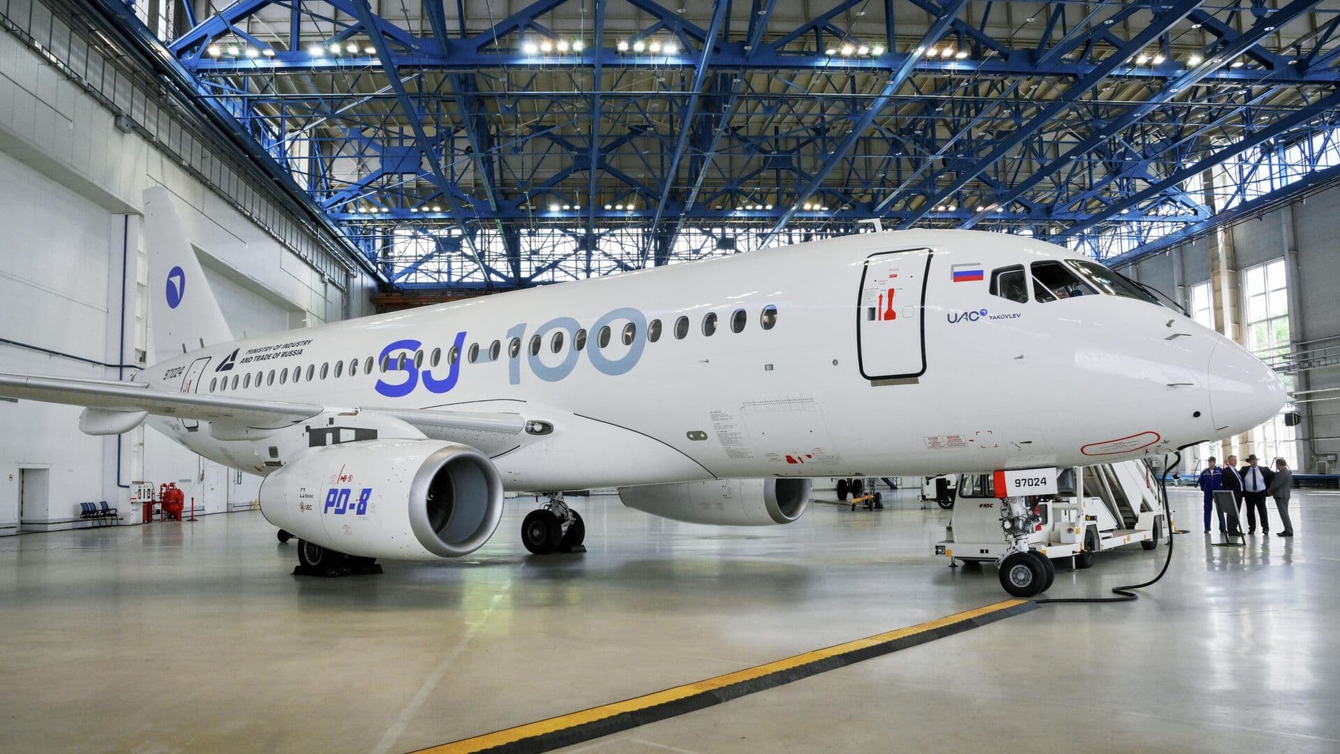 Мишустин поручил оперативно завершить работу над "Суперджетом" и МС-21