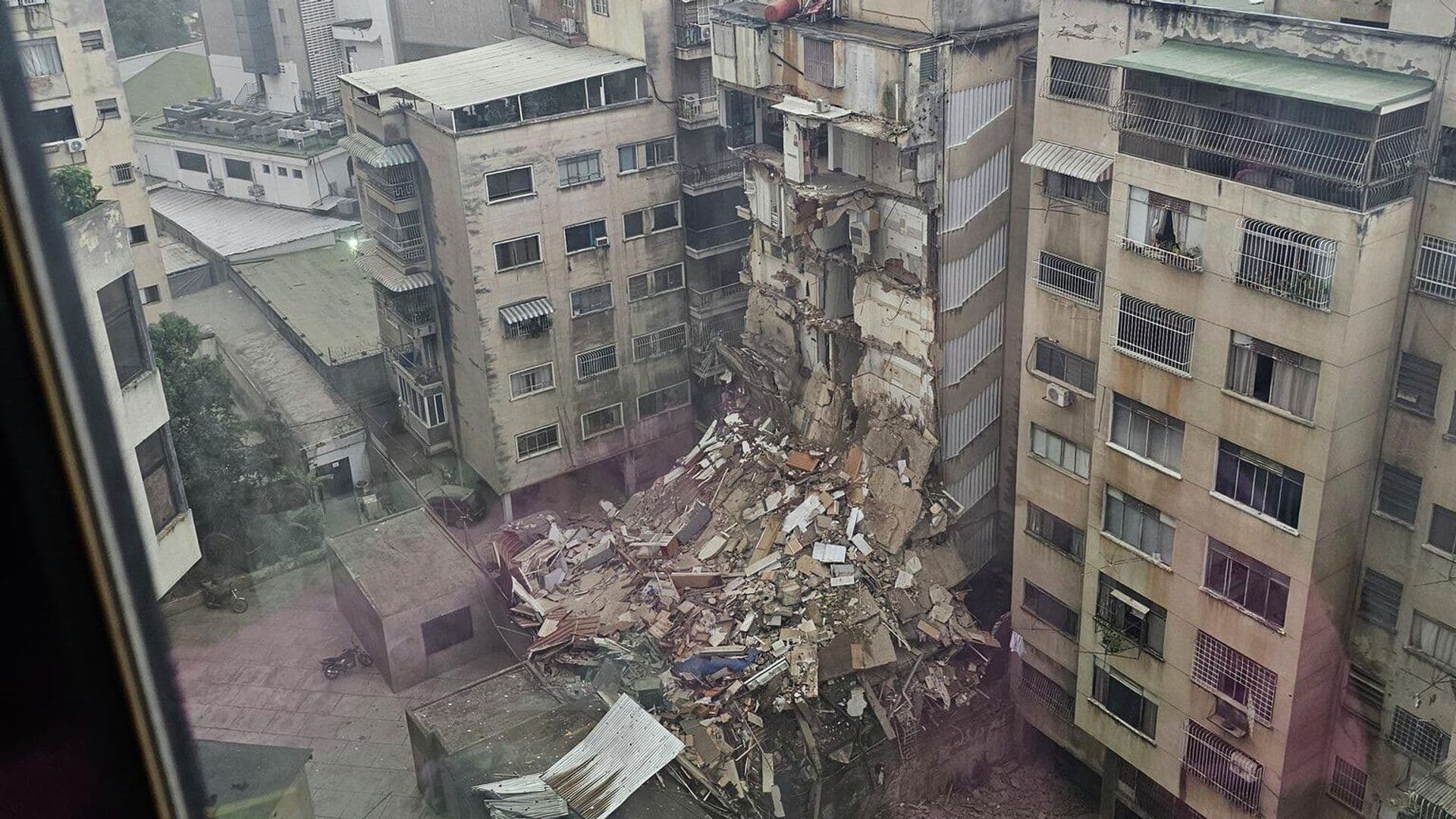 Два здания обрушились в Чакао в Венесуэле