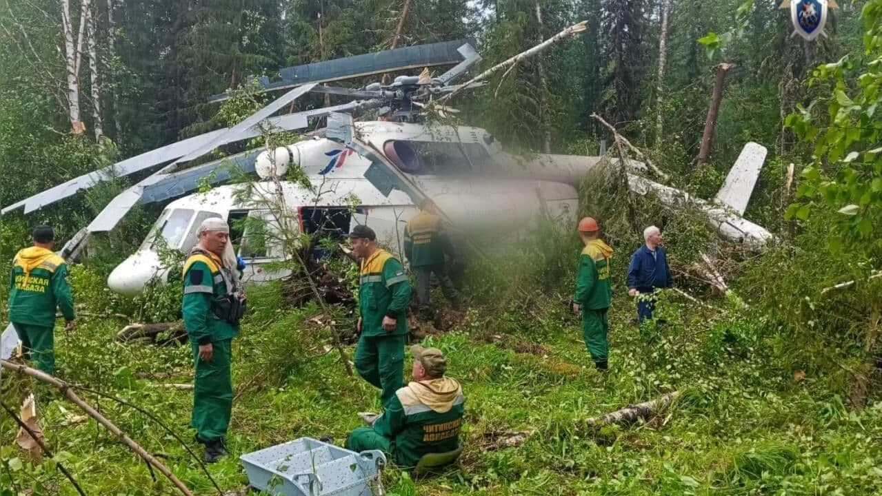 На вертолете, севшем в Красноярском крае, находились пожарные десантники