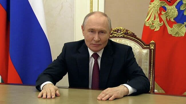 Путин поздравил российских выпускников