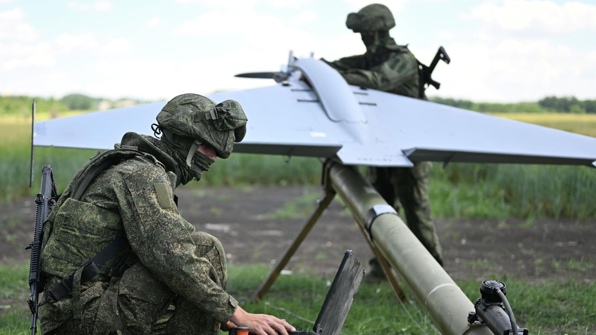 Российские БПЛА уничтожили в Харьковской и Сумской областях танк Т-64 ВСУ