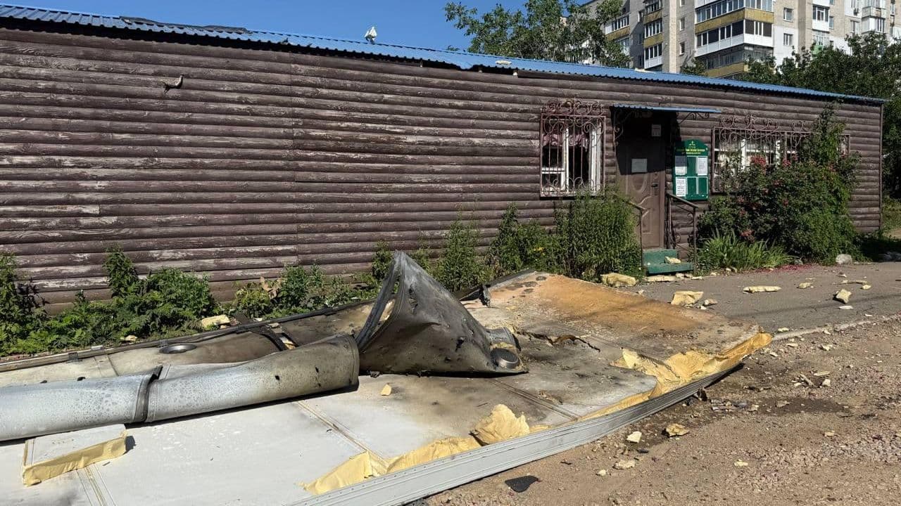 После удара ВСУ по припаркованной фуре в Бердянске сильно поврежден храм