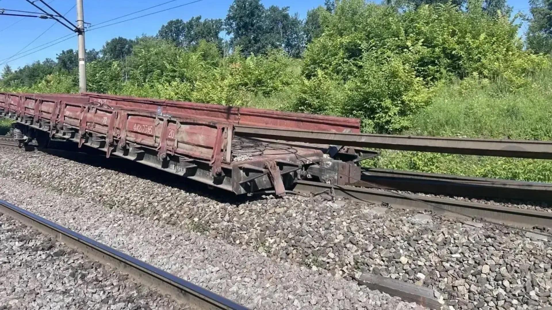 В Татарстане сошли с рельсов четыре вагона грузового поезда