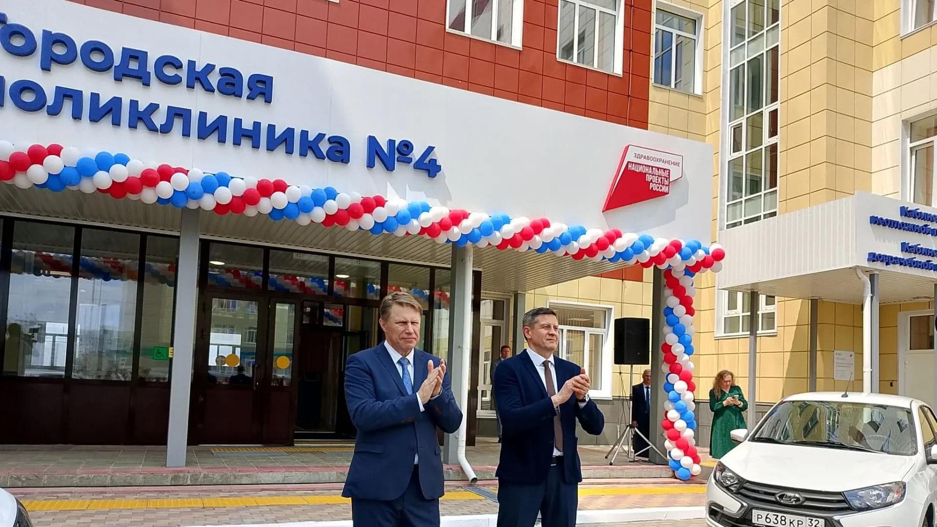 Мурашко порекомендовал будущим медиками начинать работать во время обучения