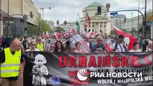 В Варшаве проходит марш памяти жертв Волынской резни