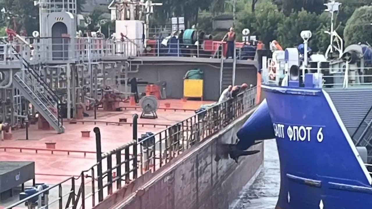 На Волге столкнулись три грузовых теплохода