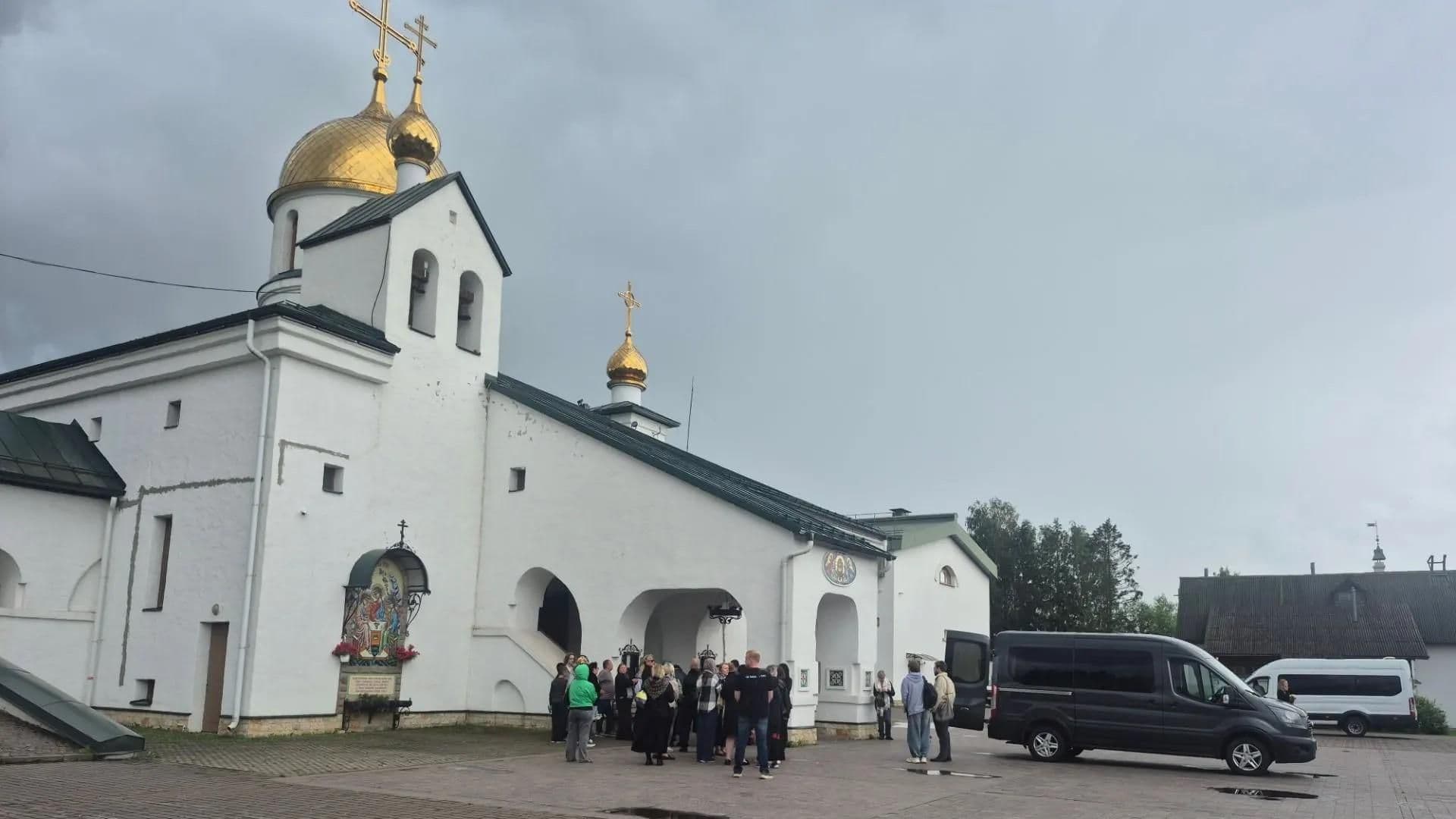 В Петербурге началось прощание с 12-летней девочкой, убитой в лесу