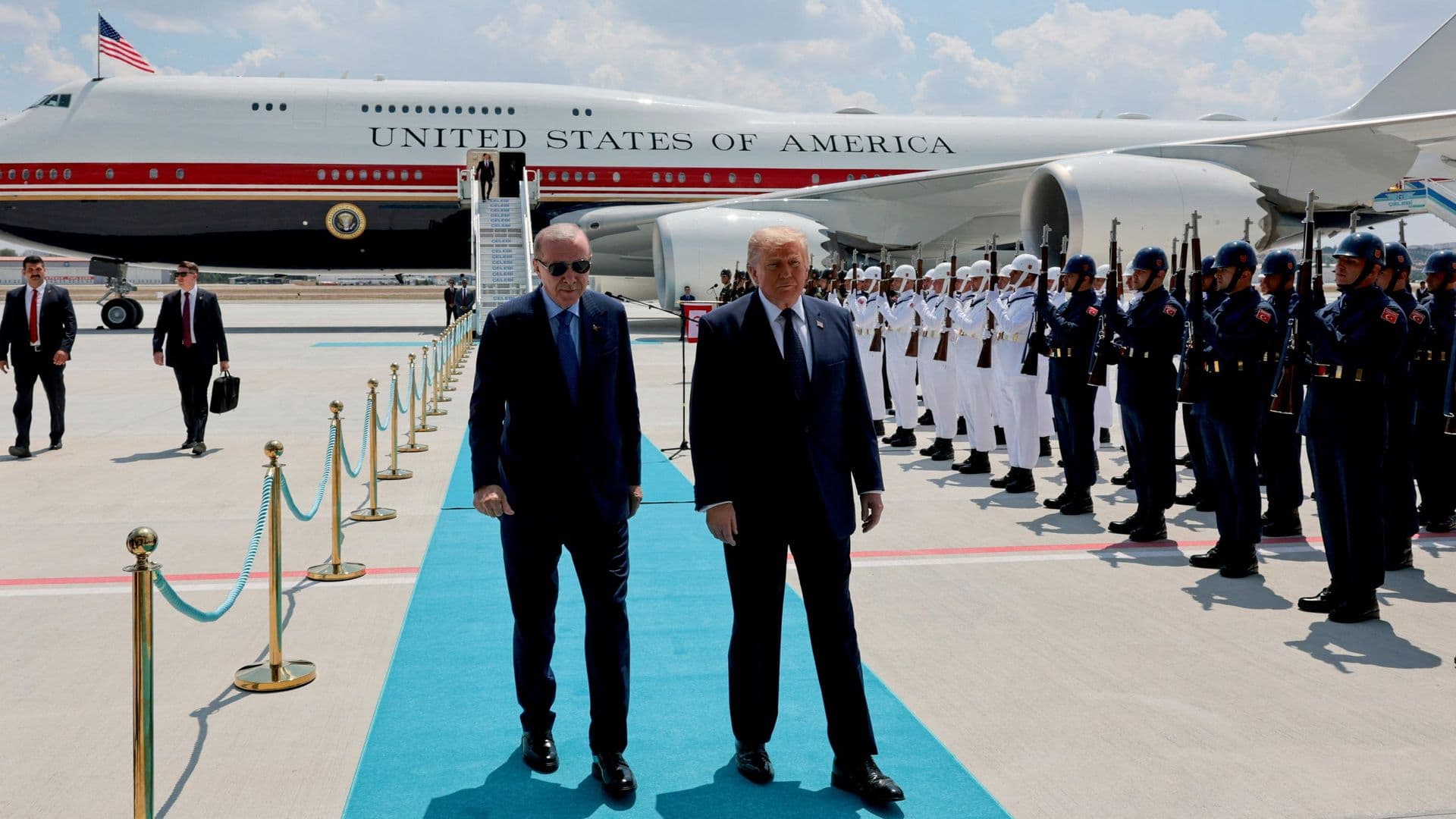 Эрдоган встретил Трампа в аэропорту Анкары