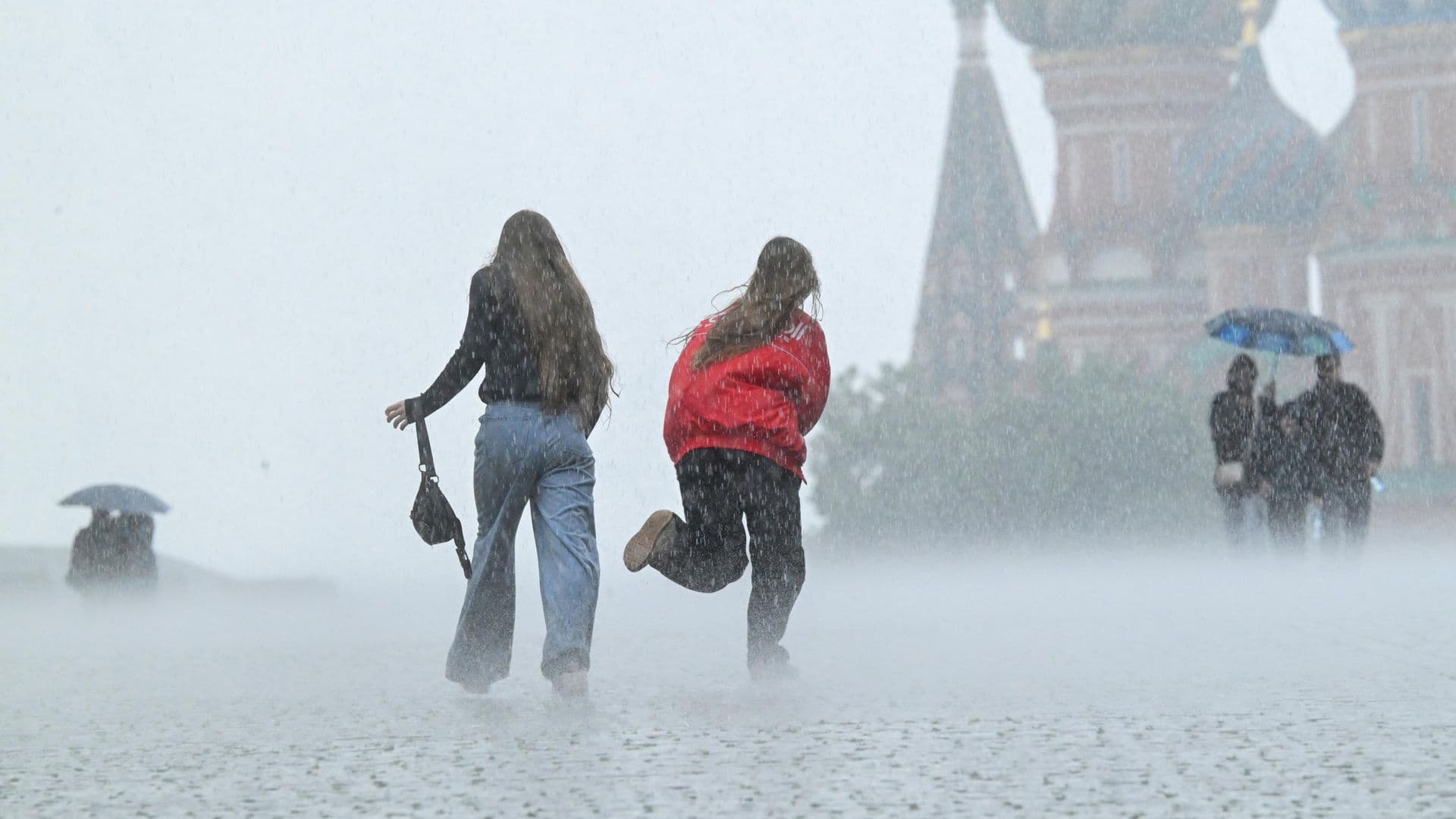На Москву обрушатся аномальные ливни из-за редкого суперциклона