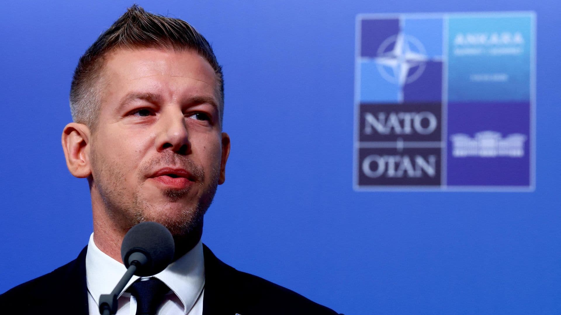 Венгрия не будет отправлять на Украину оружие и войска, заявил Мадьяр