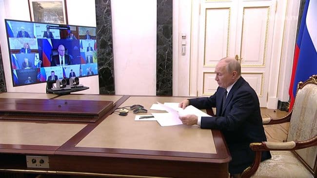 Путин провел совещание с членами правительства