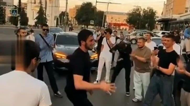 В Иваново установят личности участников танца на проезжей части