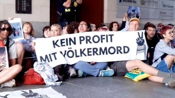 Грета Тунберг и другие активисты провели протест у офиса Rheinmetall