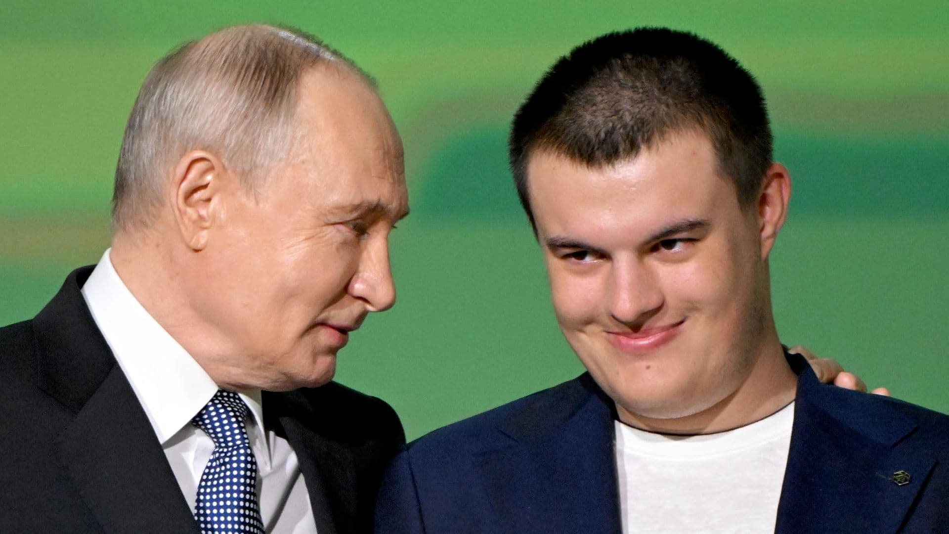 Путин пообщался с дагестанцем, спасавшим людей во время паводка
