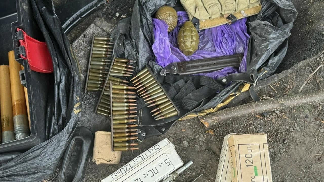 В ДНР задержали мужчину, переносившего оружие по улице в пакетах