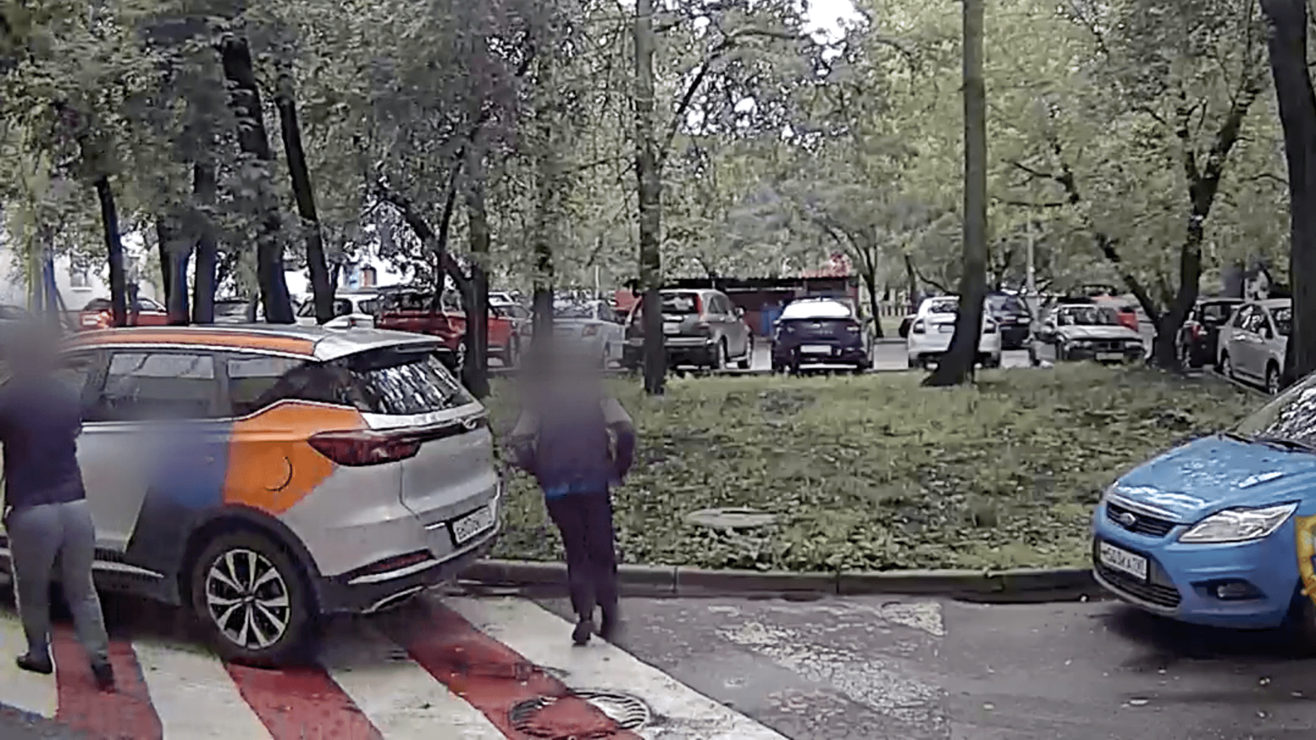 В Москве мужчина с ребенком обокрал пенсионерку