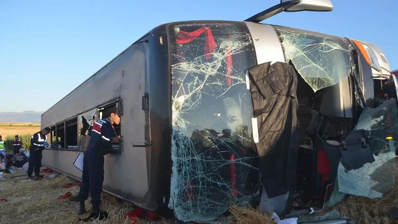 В Турции 46 человек пострадали в ДТП с двухэтажным автобусом