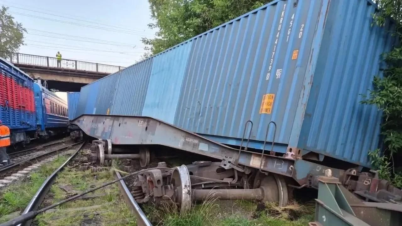 В Кировской области сошли с рельсов два грузовых вагона