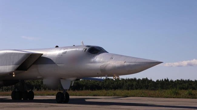 Российские Ту-22М3 выполнили полет над Балтийским морем