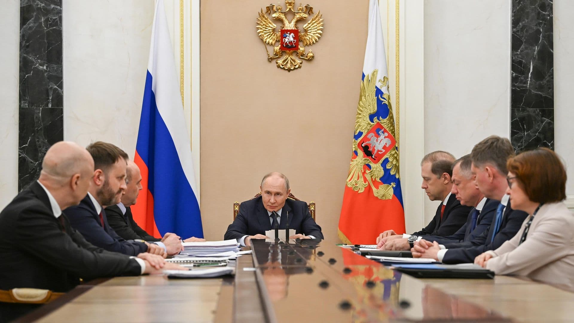 Путин провел совещание по экономическим вопросам