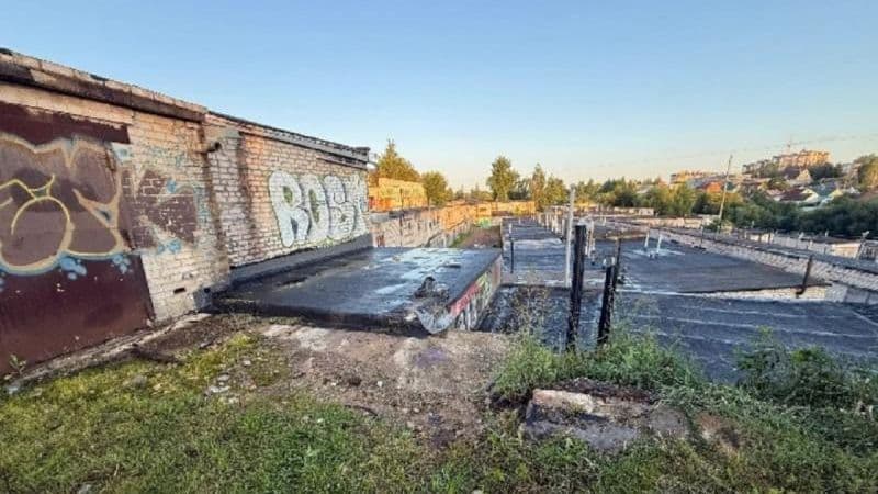 Два человека погибли при падении машины с крыши гаража в Смоленске