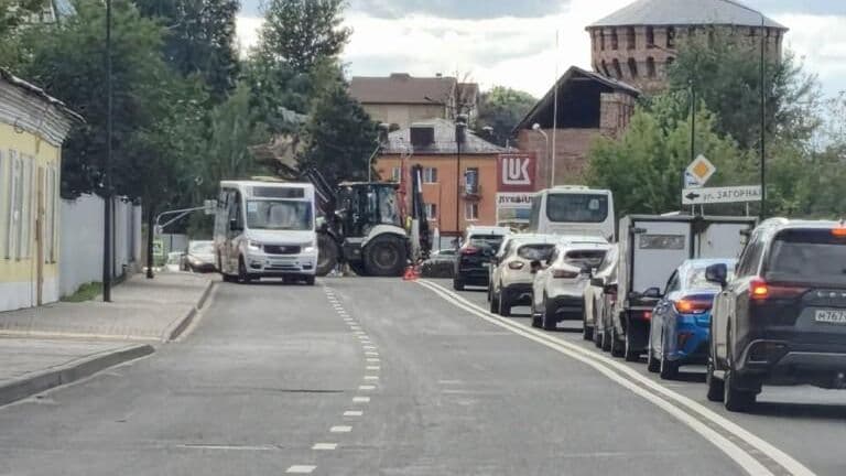 В Смоленске три человека пострадали при столкновении маршрутки с трактором