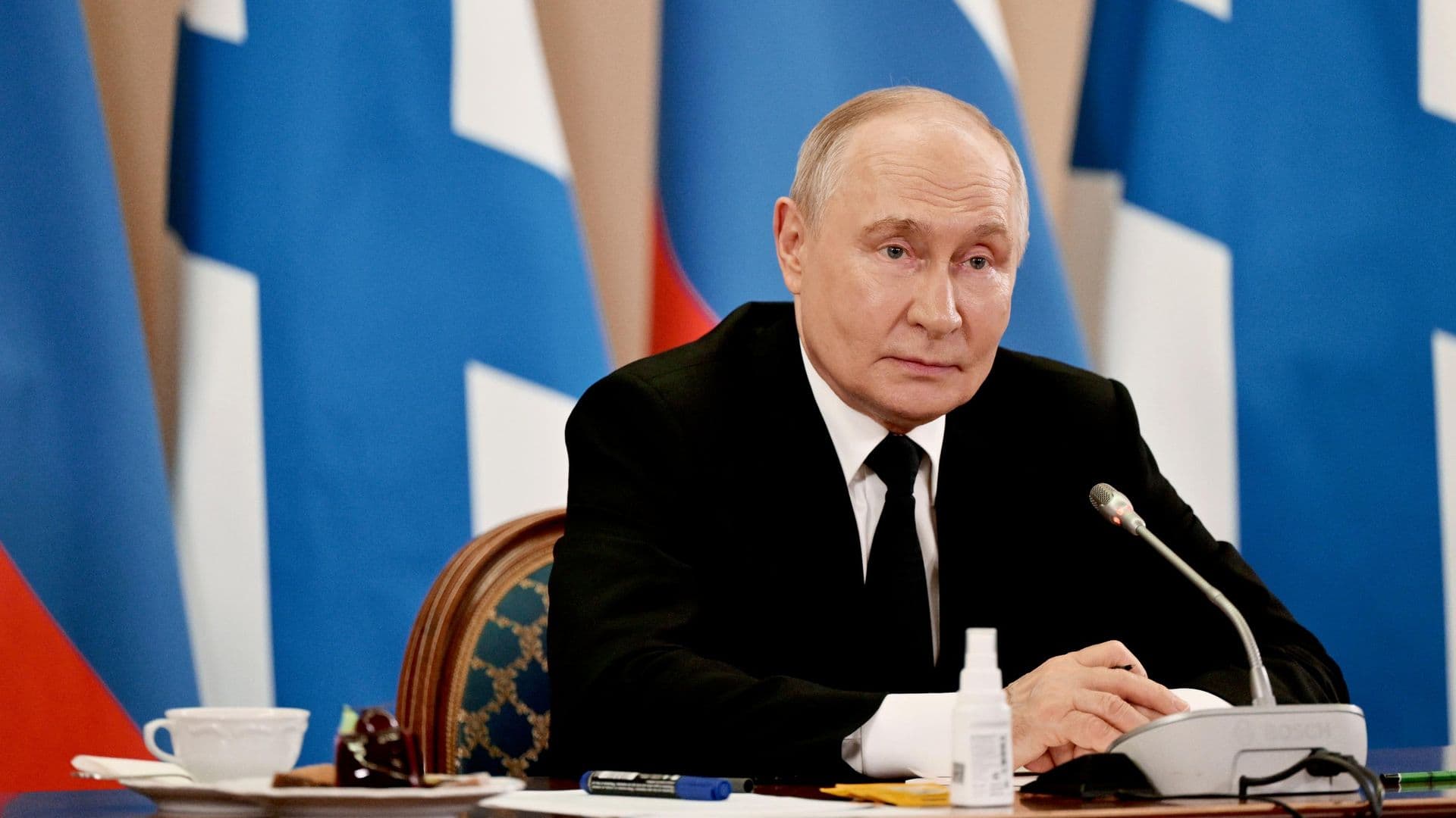 Путин призвал пропитать сознание народа важностью служения Родине