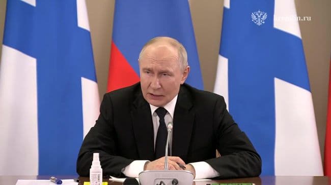 Попытки изолировать Россию в сфере обороны терпят фиаско, заявил Путин