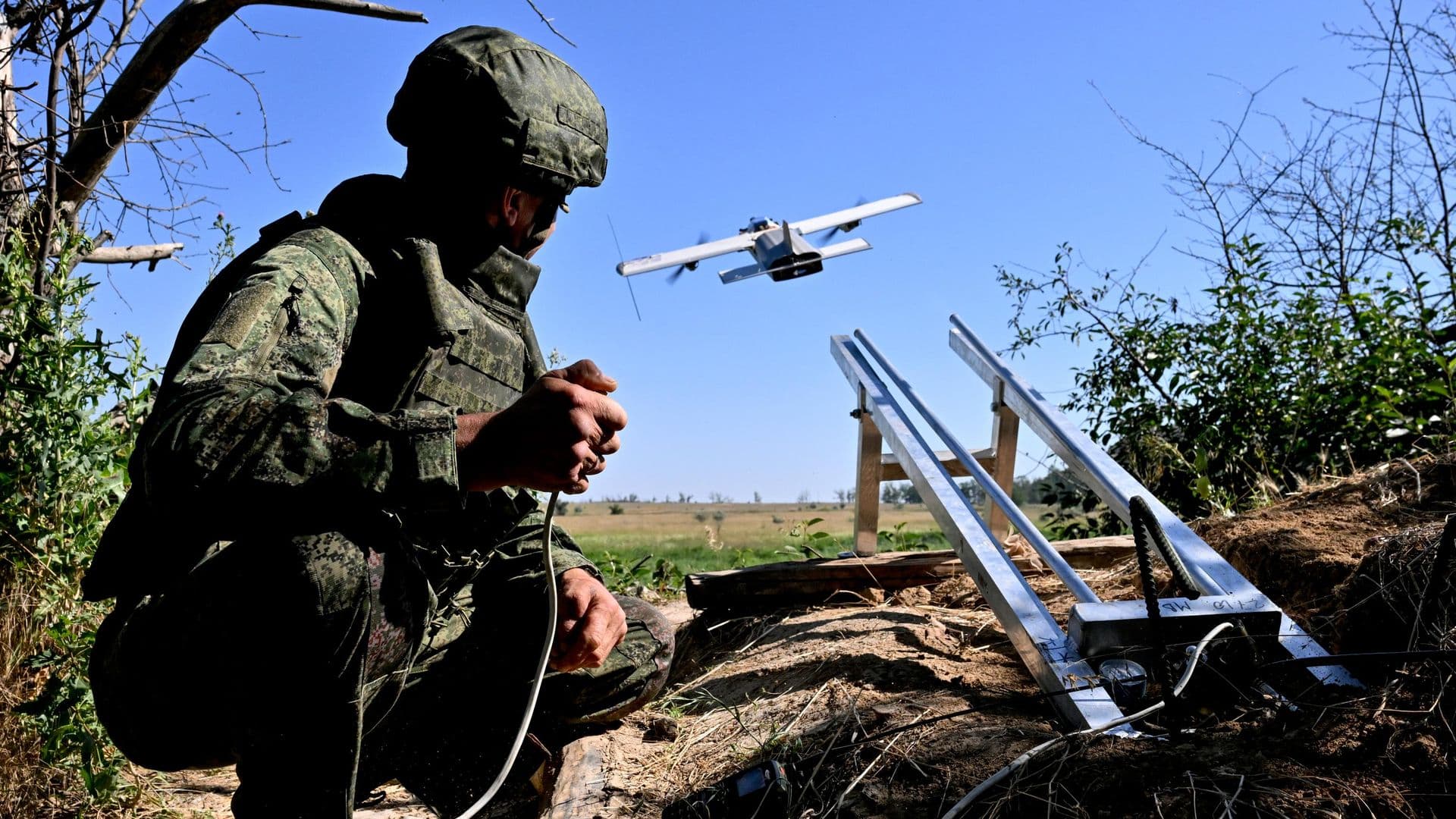 ВС России поразили два судна в Николаеве при выгрузке военного оборудования