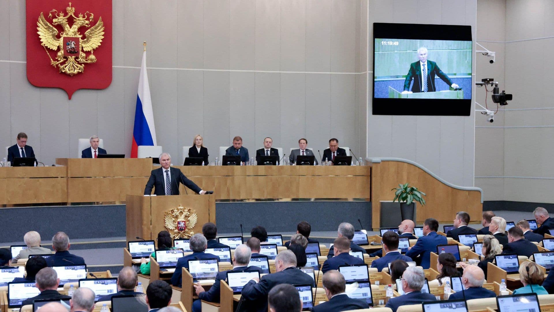 В ГД на последнем заседании созыва проскандировали "Россия, Путин, Победа"