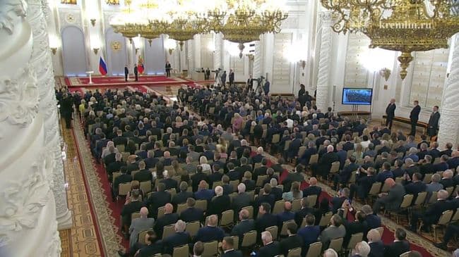 Путин вручил государственные награды депутатам Госдумы восьмого созыва