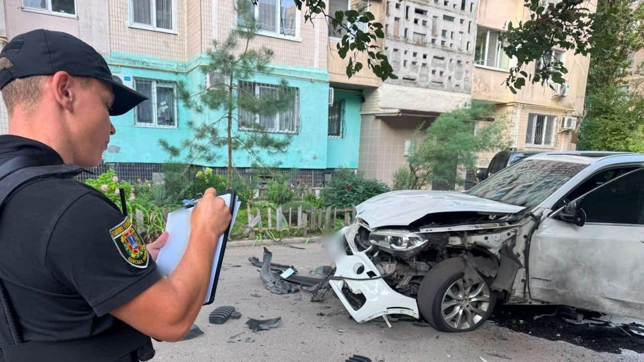 В Одессе подорвали автомобиль военнослужащего