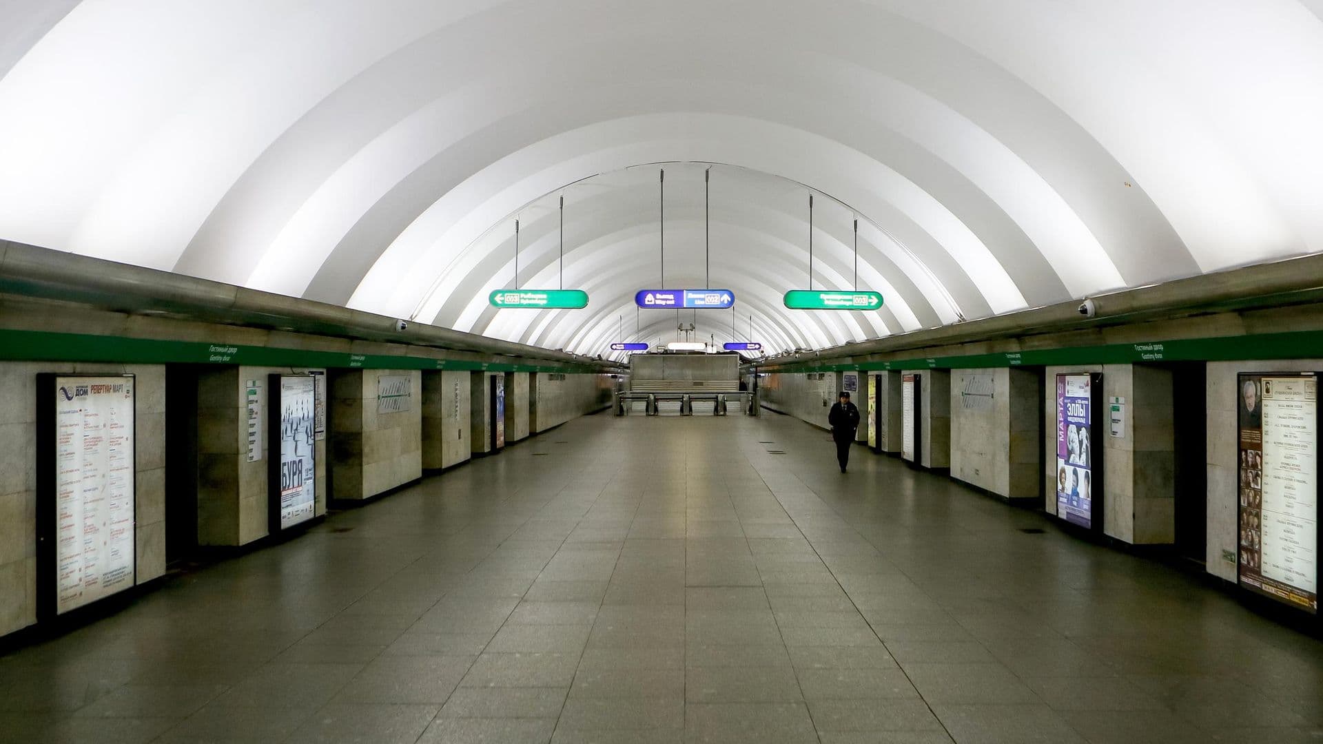 На станции метро "Гостиный двор" в Петербурге возник запах гари