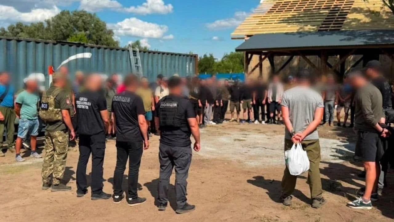 На Украине майор ВСУ заставил подчиненных строить загородный дом