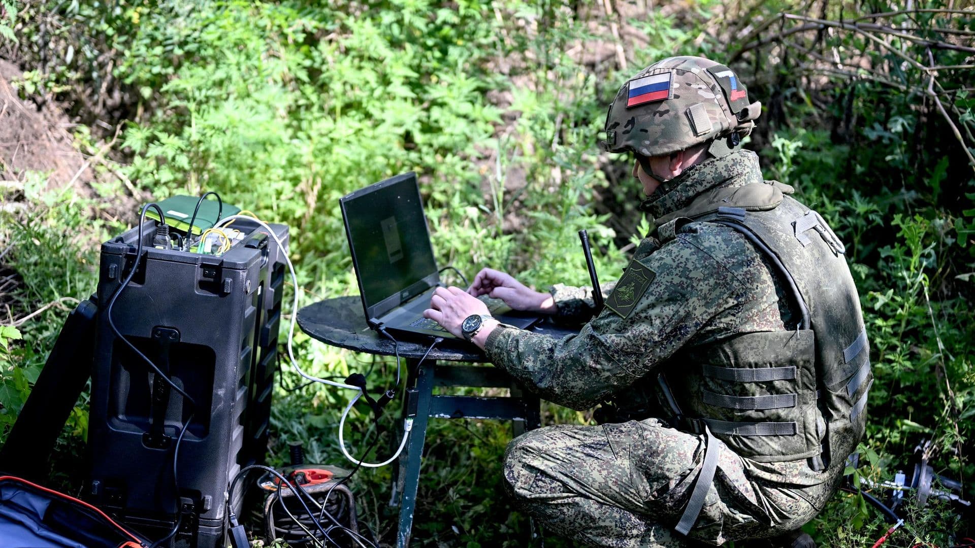 Боец рассказал, как ВС России обманули боевиков ВСУ в Любицком
