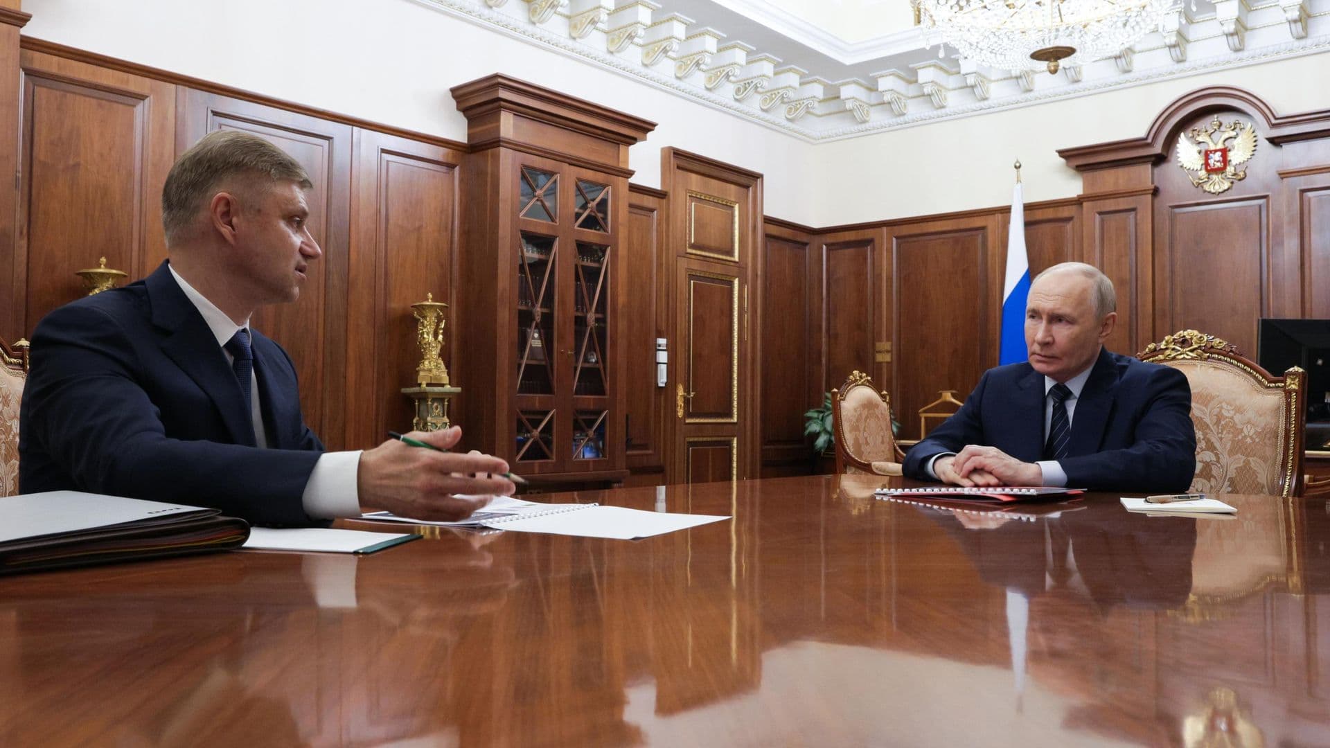 Белозеров рассказал Путину о средней зарплате в РЖД