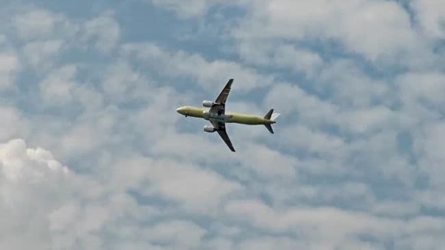 Минпромторг показал первый полет серийного импортозамещенного МС-21