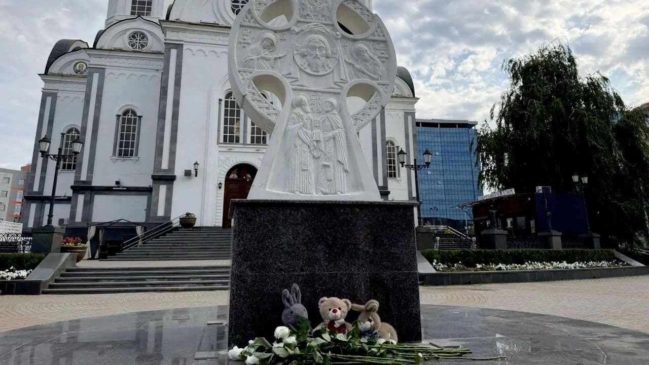 На Кубани появились стихийные мемориалы в память о погибших при атаке БПЛА