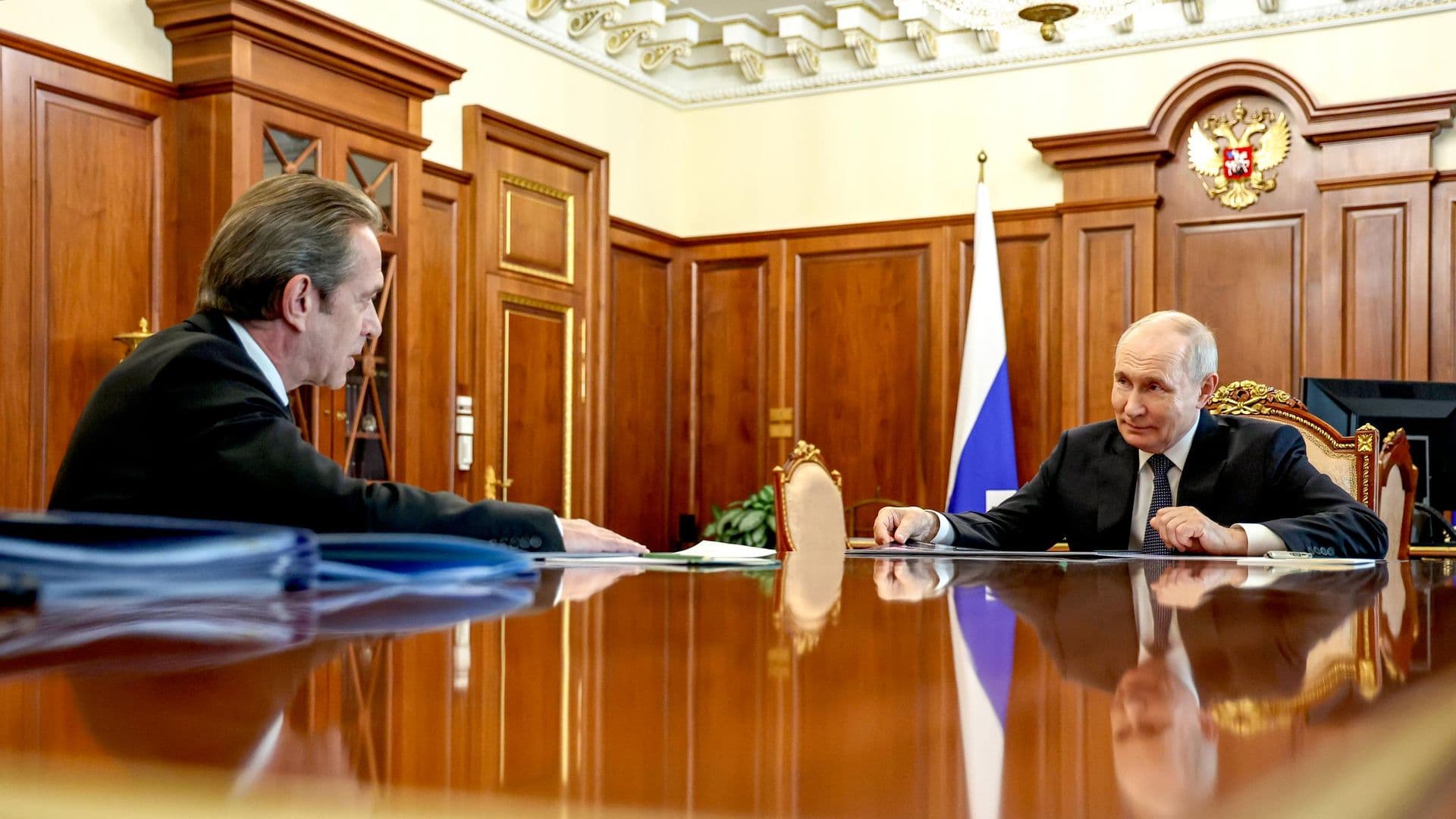 Путин пообещал встретиться с театральным сообществом в честь юбилея СТД