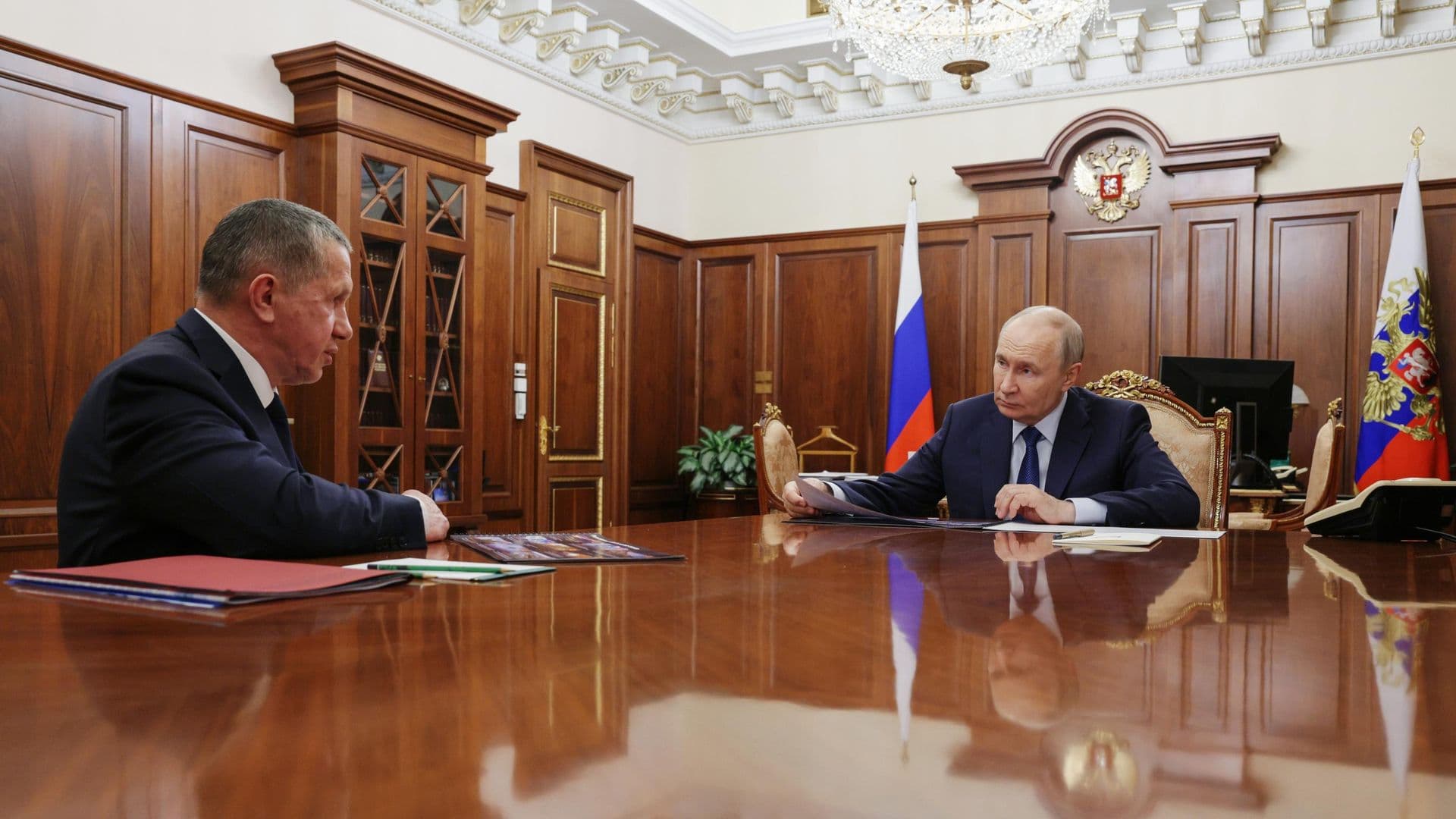 Трутнев рассказал Путину о возвращении активов 138 компаний в Россию