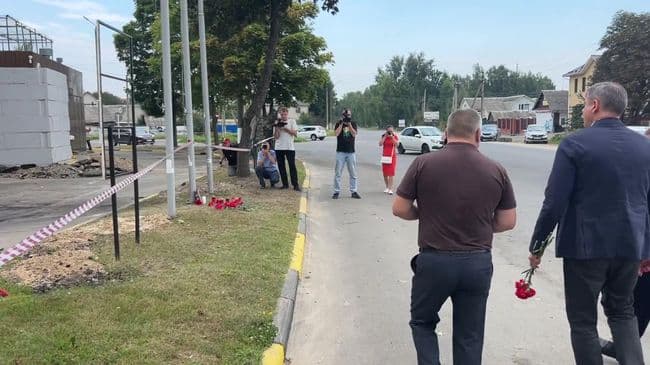 На месте гибели мужчины при атаке ВСУ на АЗС появился народный мемориал