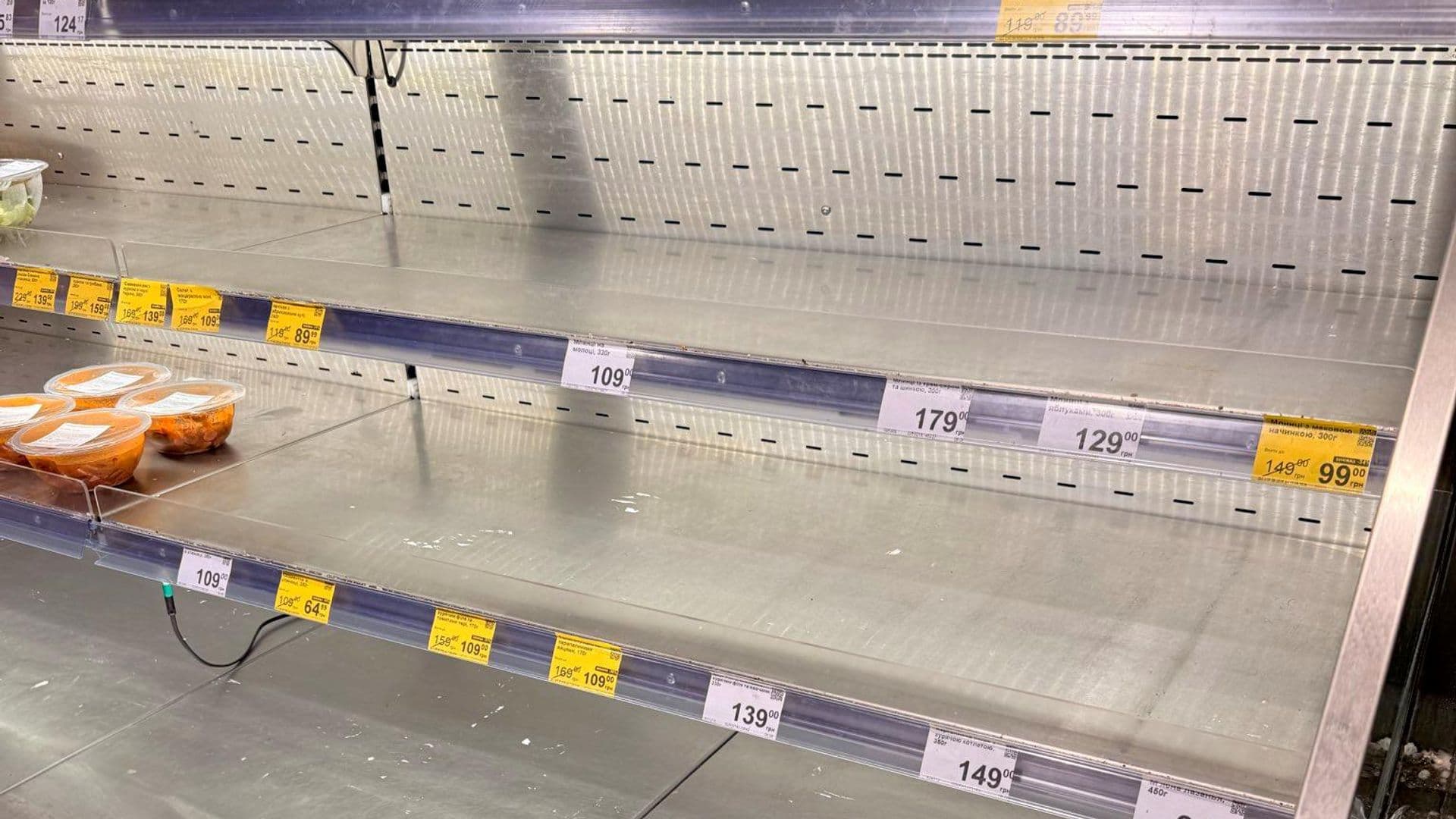 СМИ сообщают об опустевших полках в украинских супермаркетах
