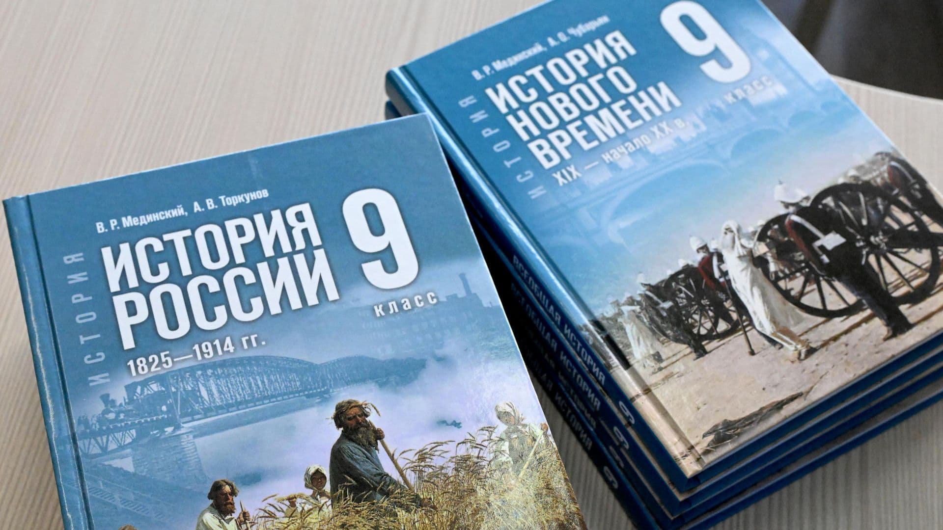 Кравцов рассказал о внедрении единой линейки учебников по истории