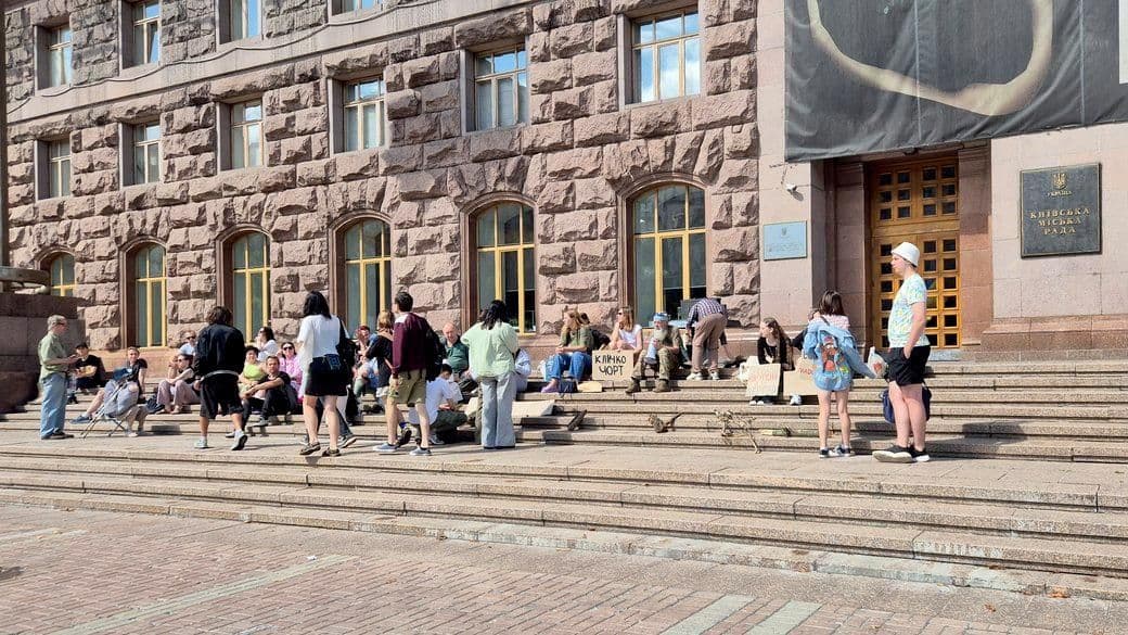 СМИ: в Киеве протестуют против вырубки деревьев для прокладки теплосети
