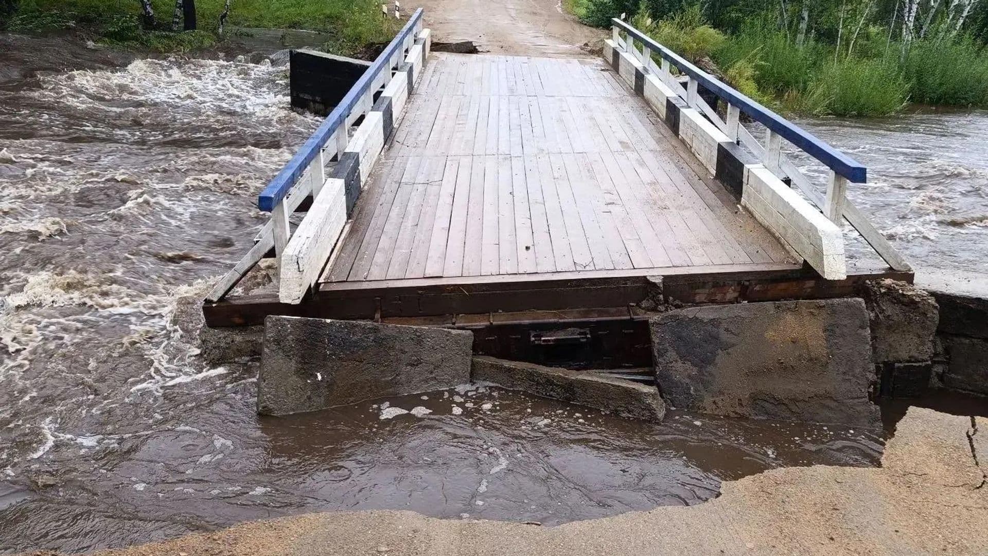 В Забайкалье сильные дожди повредили мост