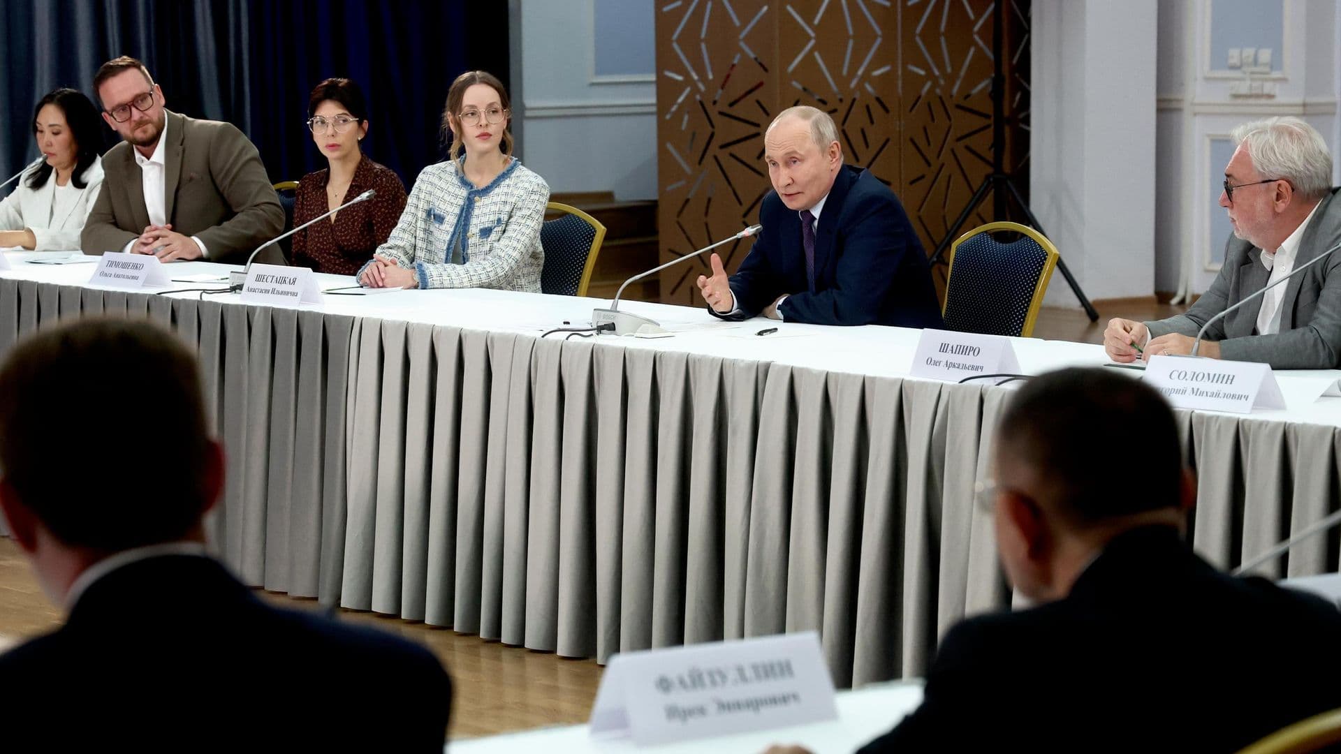 Путин предложил развивать экономические центры без оттока населения