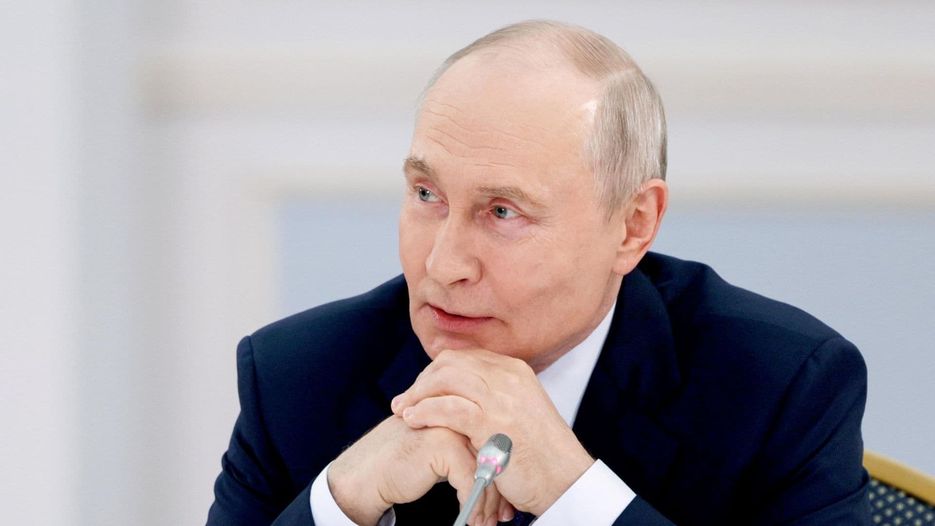 Путин поручил разработать типовые решения для развития малых городов